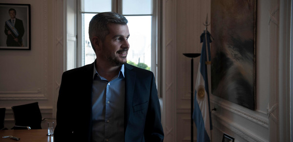 Marcos Peña, mochilero de la política, escribió un libro con consejos para líderes
