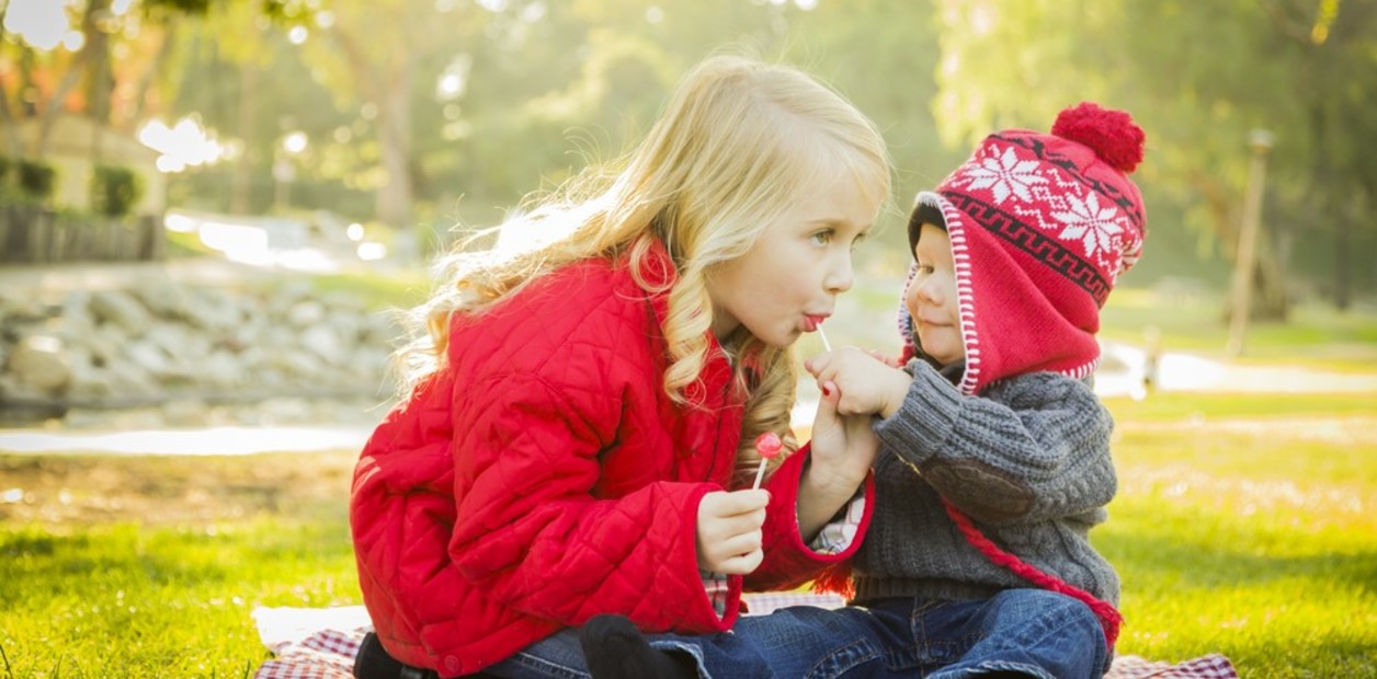 La hermandad siempre es un puente para aprender a compartir. Pero los hijos únicos también son muy sociables.