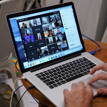 Enseñar español desde Argentina y cobrar en dólares: cuáles son los requisitos y cuánto podés ganar