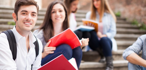 Estudiar en Estados Unidos: el programa que te ayuda a conseguir una beca y te devuelve el dinero si no te la dan