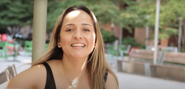 La madre soltera que se hizo rica sacando piojos: "Descubrí que es una mina de oro"