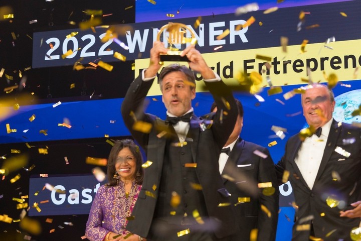 Gastón Taratuta al ganar el premio al emprendedor global elegido por E&Y en Mónaco.