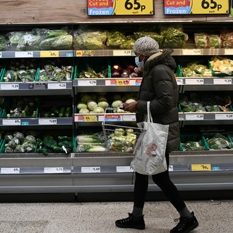 ¿La inflación perjudica desproporcionadamente a los pobres?
