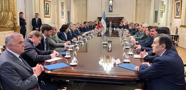 Cruje la relación entre los gobernadores y el Gobierno: si no hay acuerdo, irán hasta la Corte por los fondos educativos, IVA y Ganancias