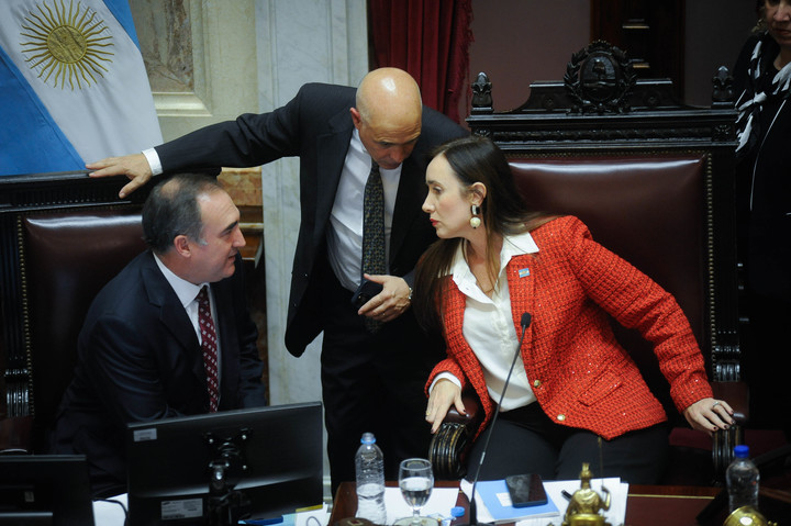 Victoria Villarruel, Bartolome Abdala y Agustín Giustinian. Foto: Federico López Claro.