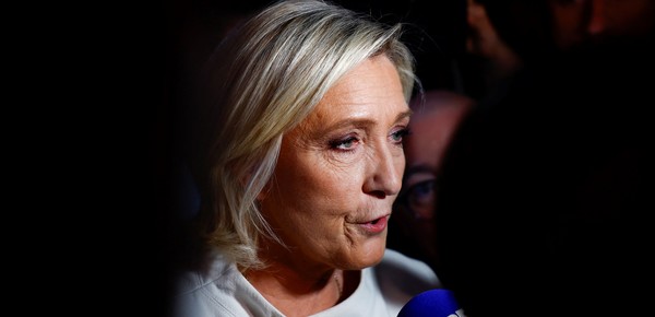 Francia: piden una condena de cinco años de prisión e inhabilitación para Marine Le Pen, la rival de Macron