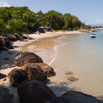 Viajes a Brasil: cuánto cuesta un pasaje en avión a Florianópolis o Río de Janeiro para este verano 2025
