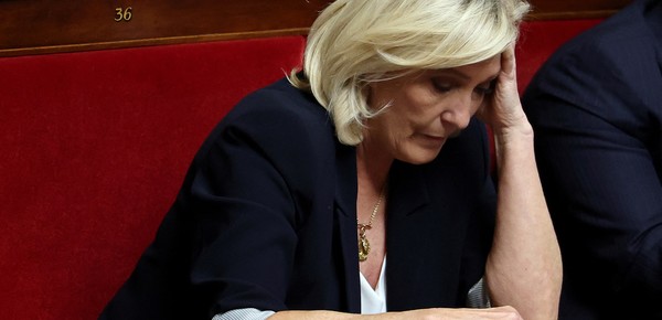 "Bomba nuclear": Marine Le Pen arremete contra los jueces que la sentenciaron y crece la tensión en Francia