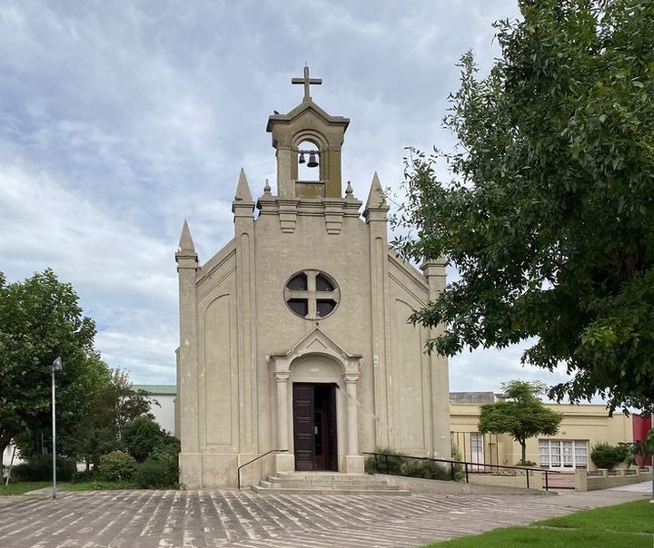 Iglesia Santa Teresita del Niño Jesús, en Comandante Nicanor Otamendi, cerca de Miramar.