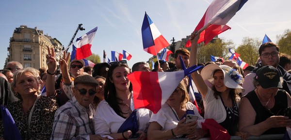 Marcha de la ultraderecha en Francia: Marine Le Pen denunció ante sus simpatizantes una condena "política" en su contra