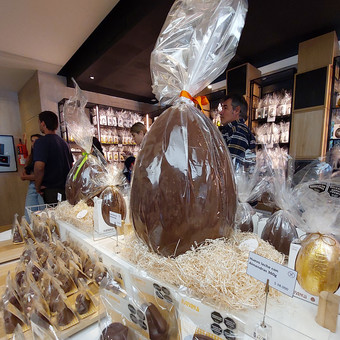 Pascuas 2025: huevos de chocolate de medio millón de pesos, las razones de la suba de precios y un cambio en la tradición familiar