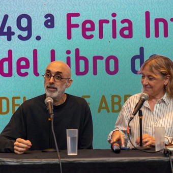 “Tarántula”: Eduardo Halfon presentó su obra en una Sala Storni colmada