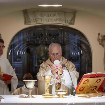 “¡Nunca más la guerra!”, gritó el flamante papa León XIV ante más de 100 mil personas: nombró a Ucrania, Gaza y otros focos bélicos en la plaza de San Pedro