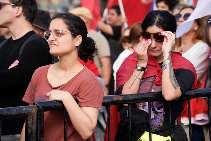 Mucha tristeza en la multitud que acompaña los restos de Pepe Mujica. Foto: Reuters