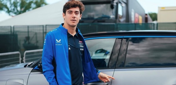 Franco Colapinto llegó al circuito de Imola en el Auto del Año: cómo es el Alpine A290